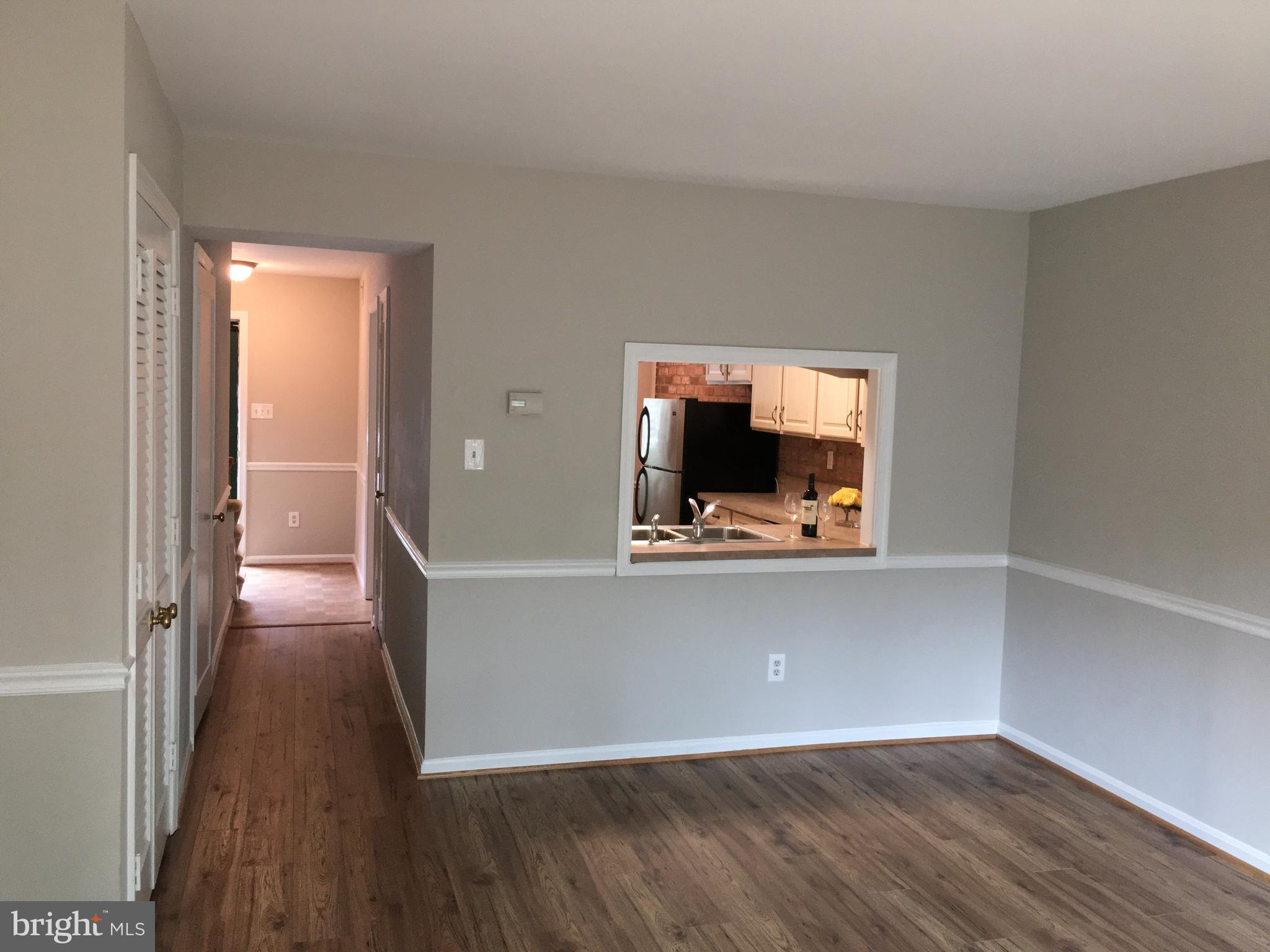 8541 Barrington Court, Unit 917 Springfield, VA 22152 - Photo 6 of 26 Chair Rail