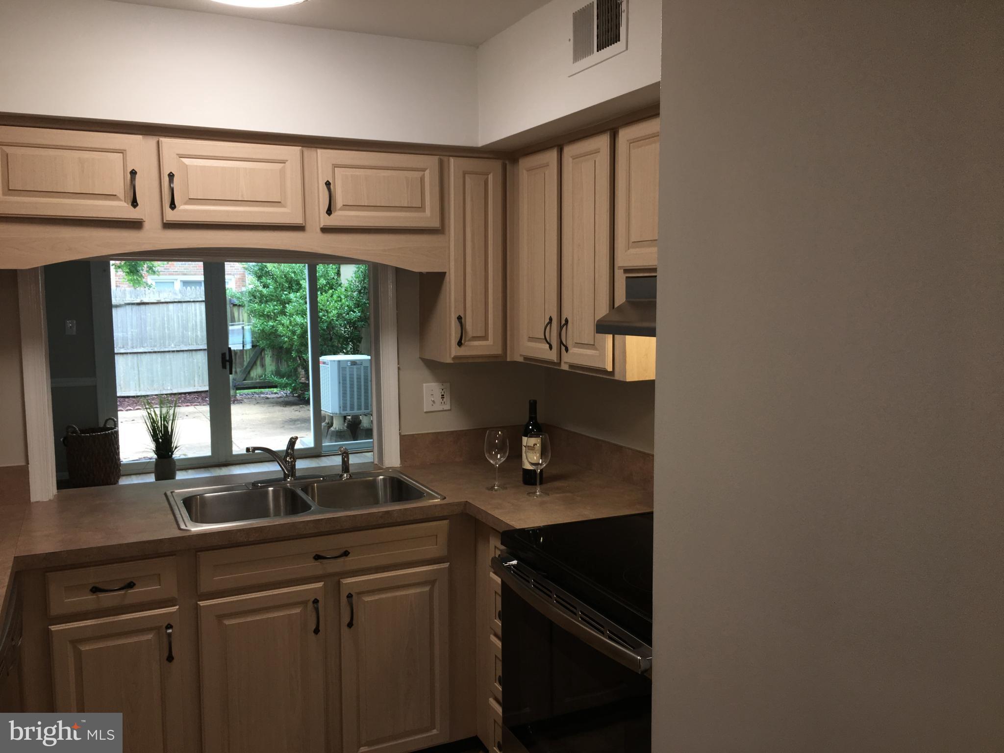 8541 Barrington Court, Unit 917 Springfield, VA 22152 - Photo 10 of 26 Pass-thru for Extra Light-View of Patio