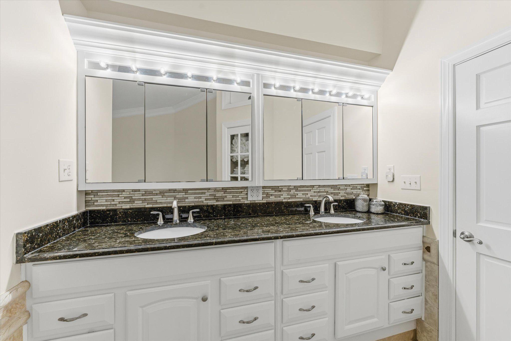 3800 Mountain Road Haymarket, VA 20169 - Photo 40 of 73 Primary suite bathroom.
