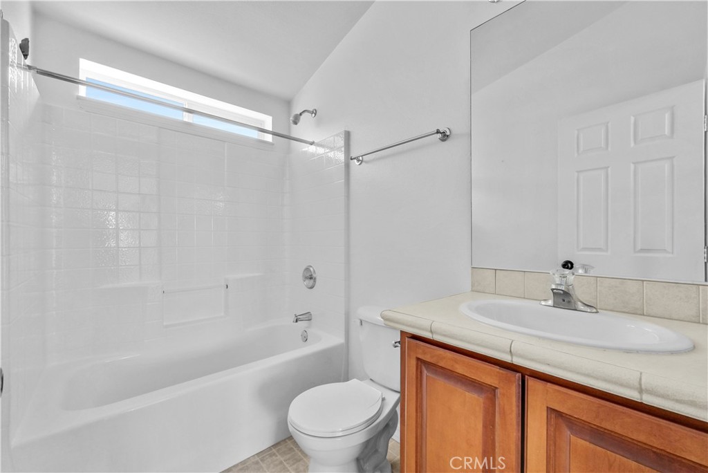 21720 Yucca Road Perris, CA 92570 - Photo 35 of 58 a bathroom with a sink a toilet and a bathtub