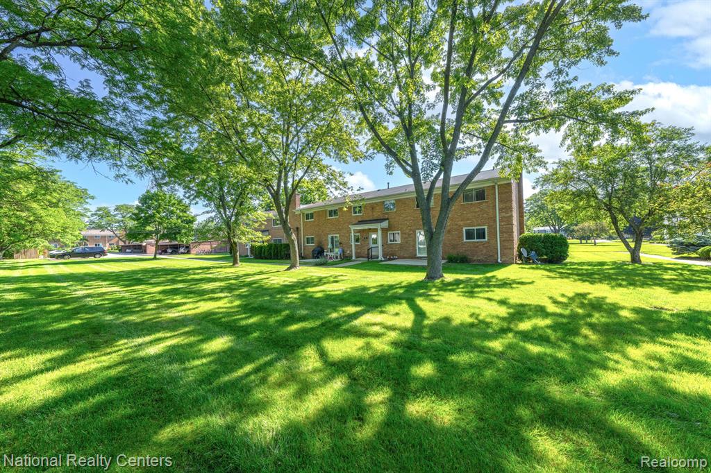 801 West Long Lake Road, Unit G1 Bloomfield Hills, MI 48302 - Photo 2 of 28