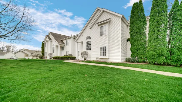 $210,000 | 3001 Columbine Circle, Unit F, Valparaiso, IN 46383