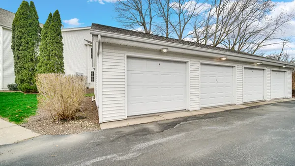 $210,000 | 3001 Columbine Circle, Unit F, Valparaiso, IN 46383