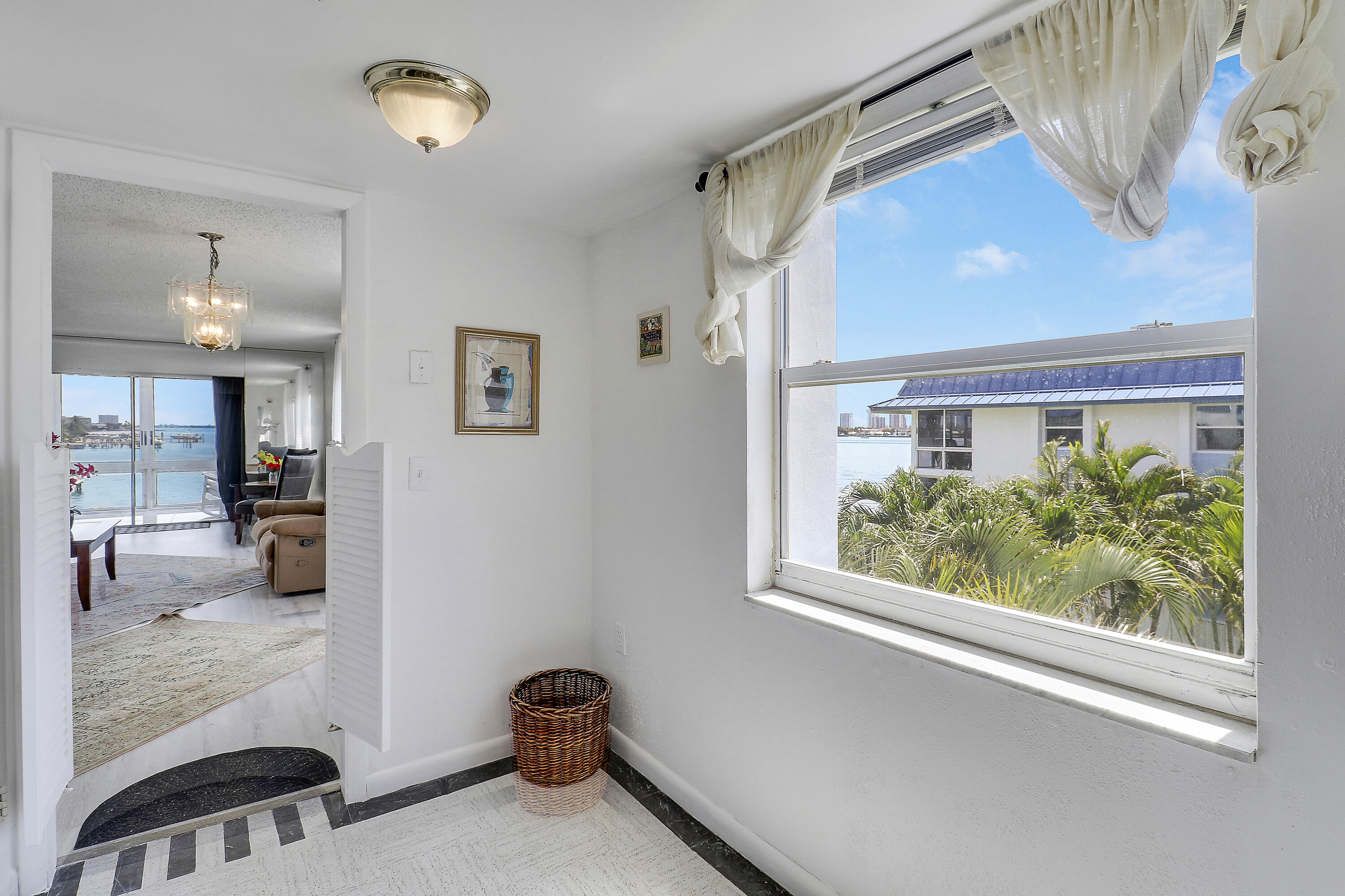 410 Wilma Circle, Unit 308 Riviera Beach, FL 33404 - Photo 36 of 37 House 1-24