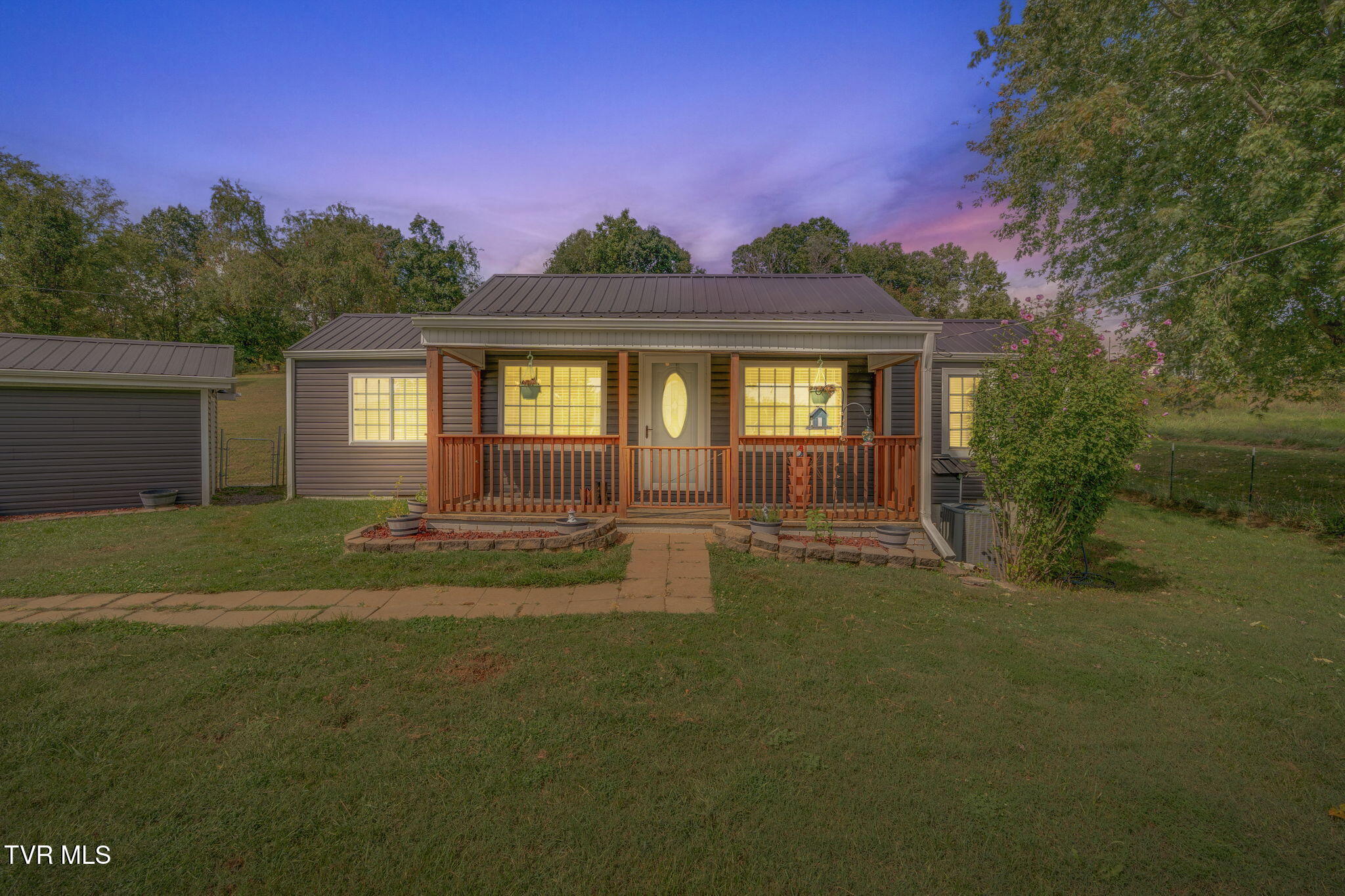 2032 Granby Road Kingsport, TN 37665 - Photo 1 of 33 001a