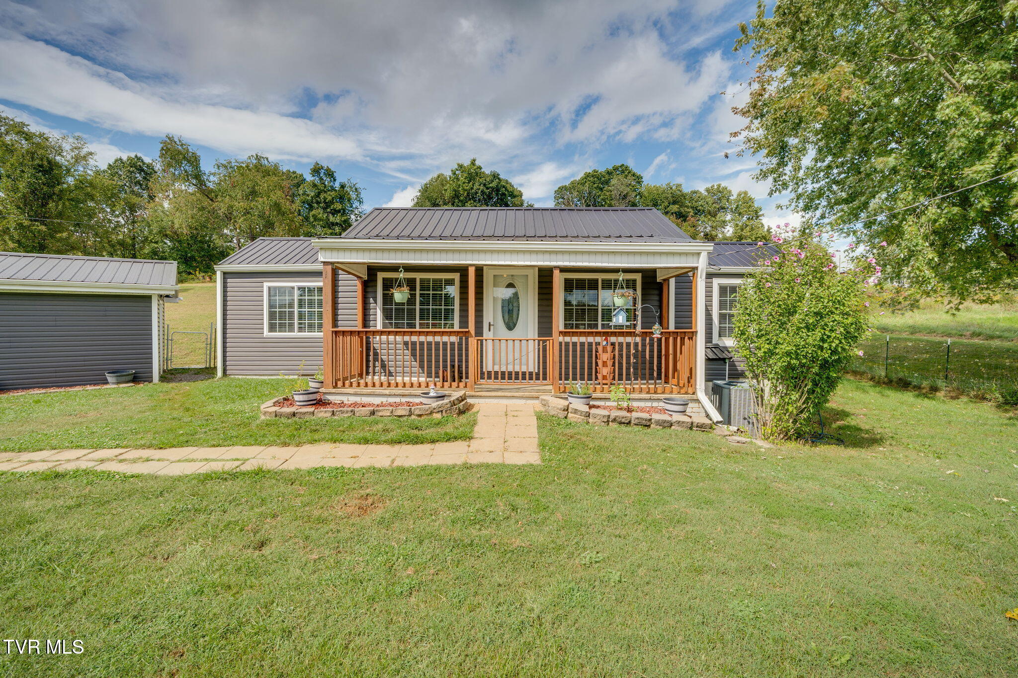 2032 Granby Road Kingsport, TN 37665 - Photo 2 of 33 001