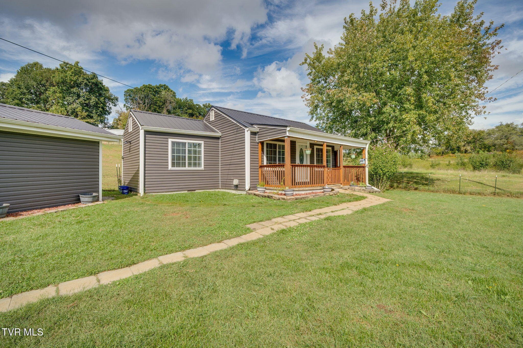 2032 Granby Road Kingsport, TN 37665 - Photo 3 of 33 002