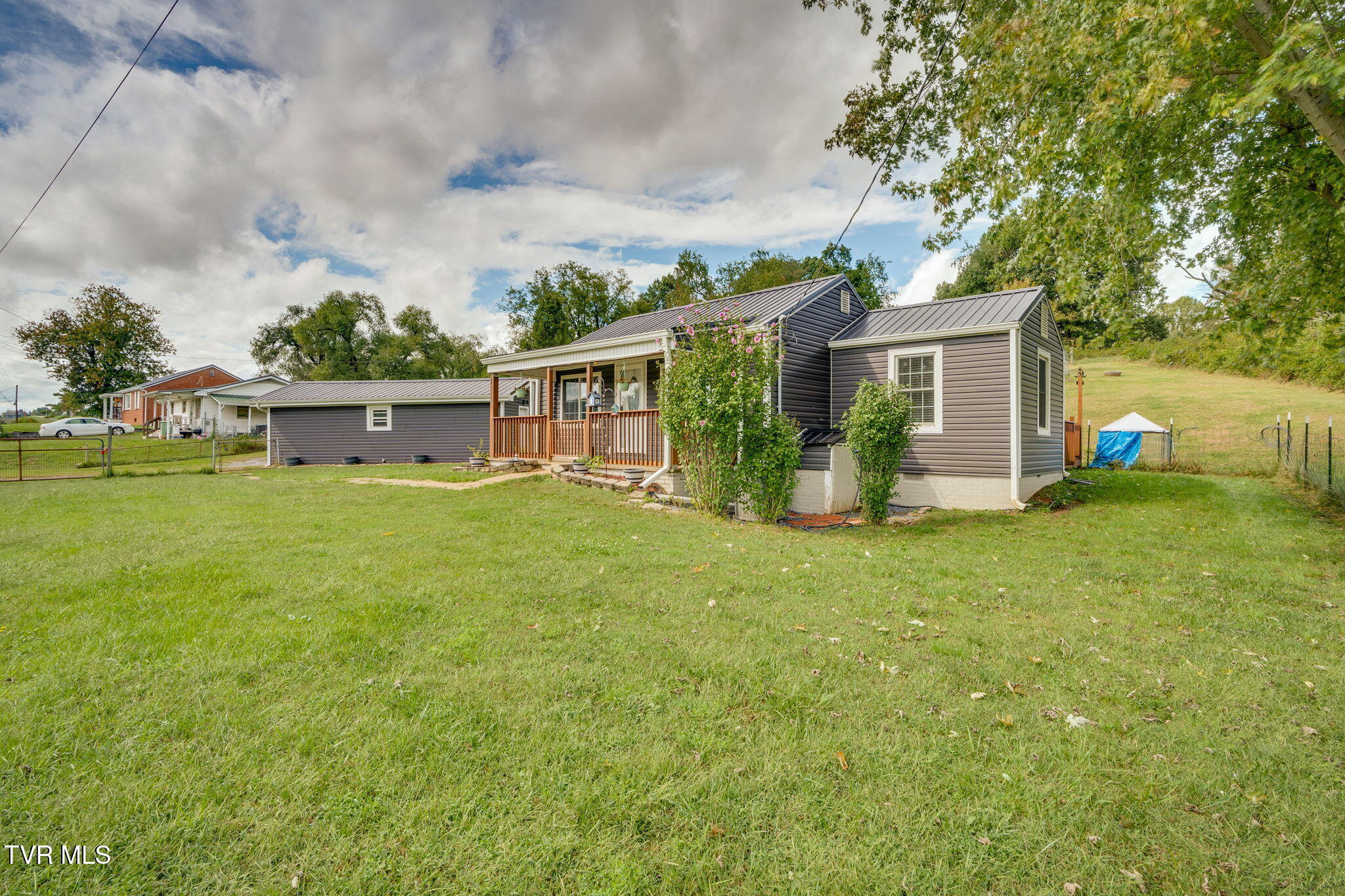 2032 Granby Road Kingsport, TN 37665 - Photo 4 of 33 003