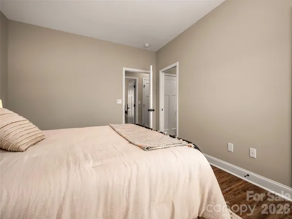 $1,125,000 | 666 Never Blue Road, Flat Rock, NC 28731