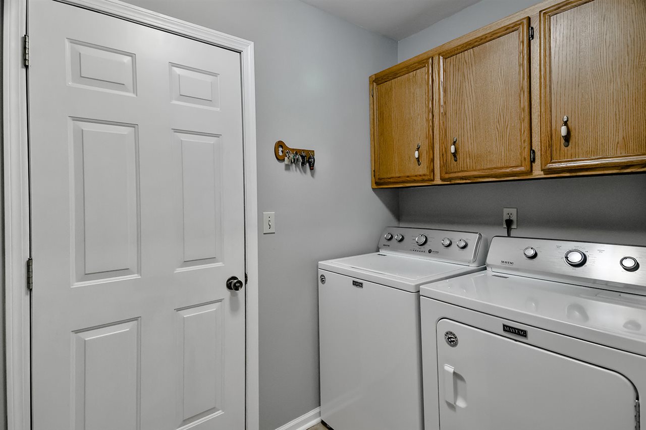 8112 McCurry Road Roscoe, IL 61073 - Photo 29 of 30 a utility room with dryer and washer