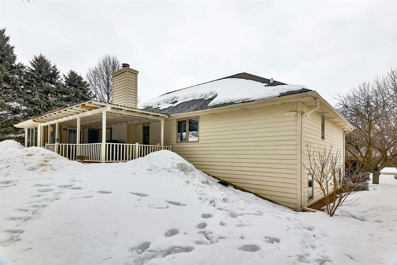 8112 McCurry Road Roscoe, IL 61073 - Photo 4 of 30 a front view of a house with a yard