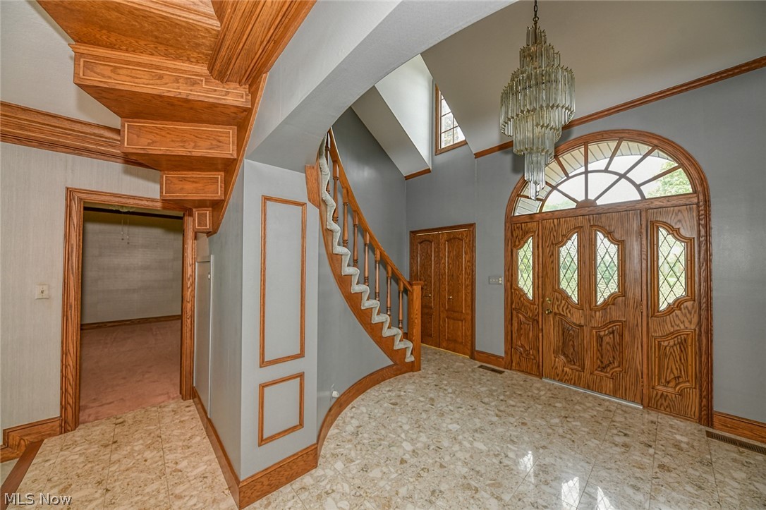 1084 Rambling Way Akron, OH 44333 - Photo 2 of 33