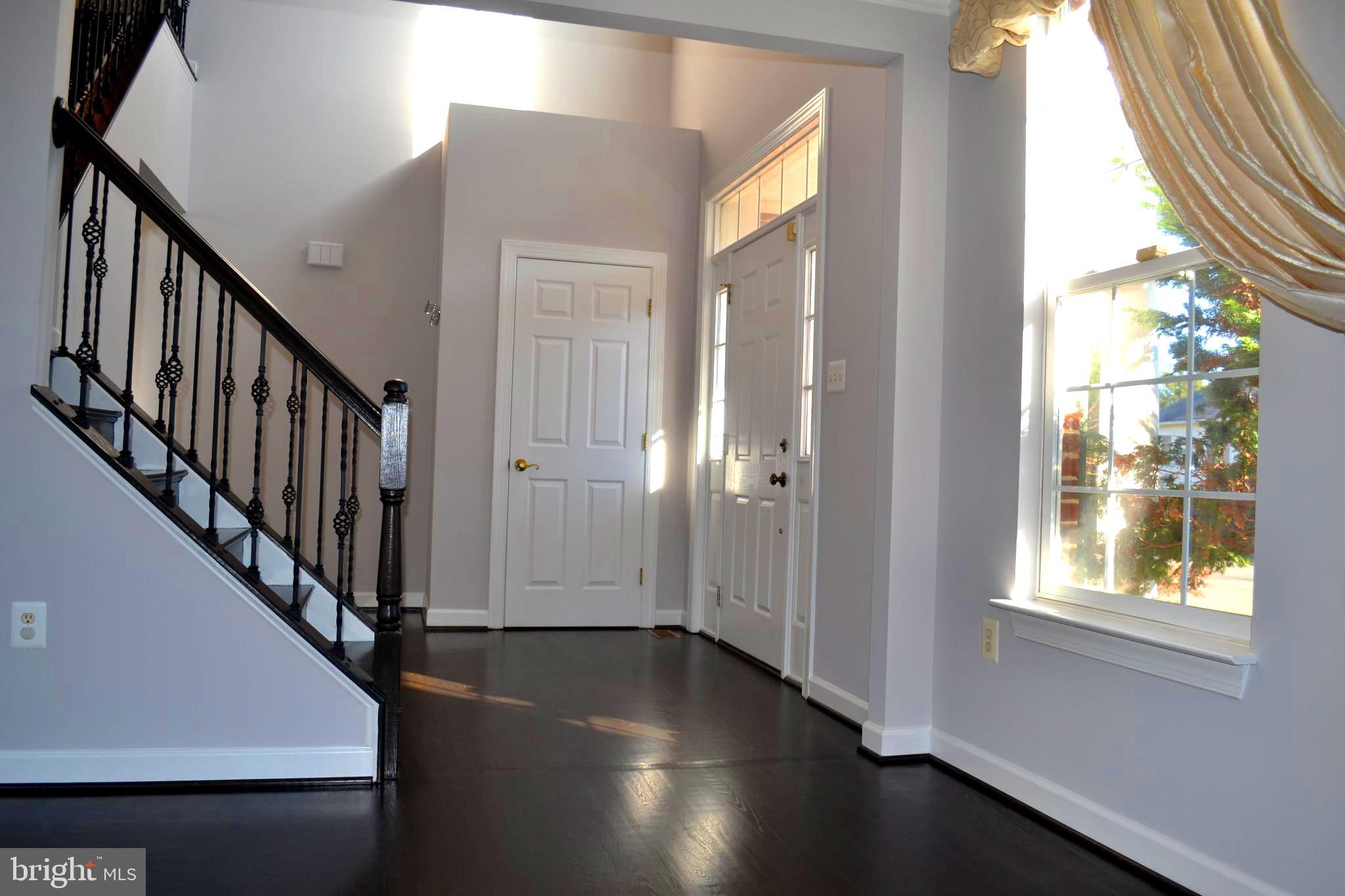 2048 Madrillon Road Vienna, VA 22182 - Photo 3 of 56 Foyer