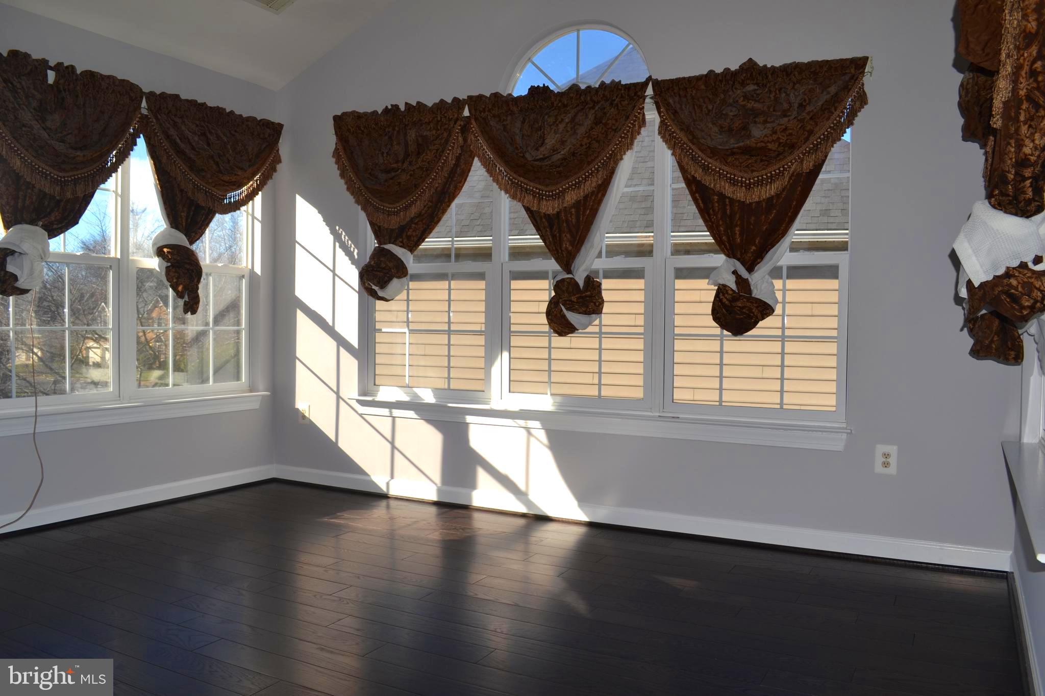 2048 Madrillon Road Vienna, VA 22182 - Photo 23 of 56 Sitting Room