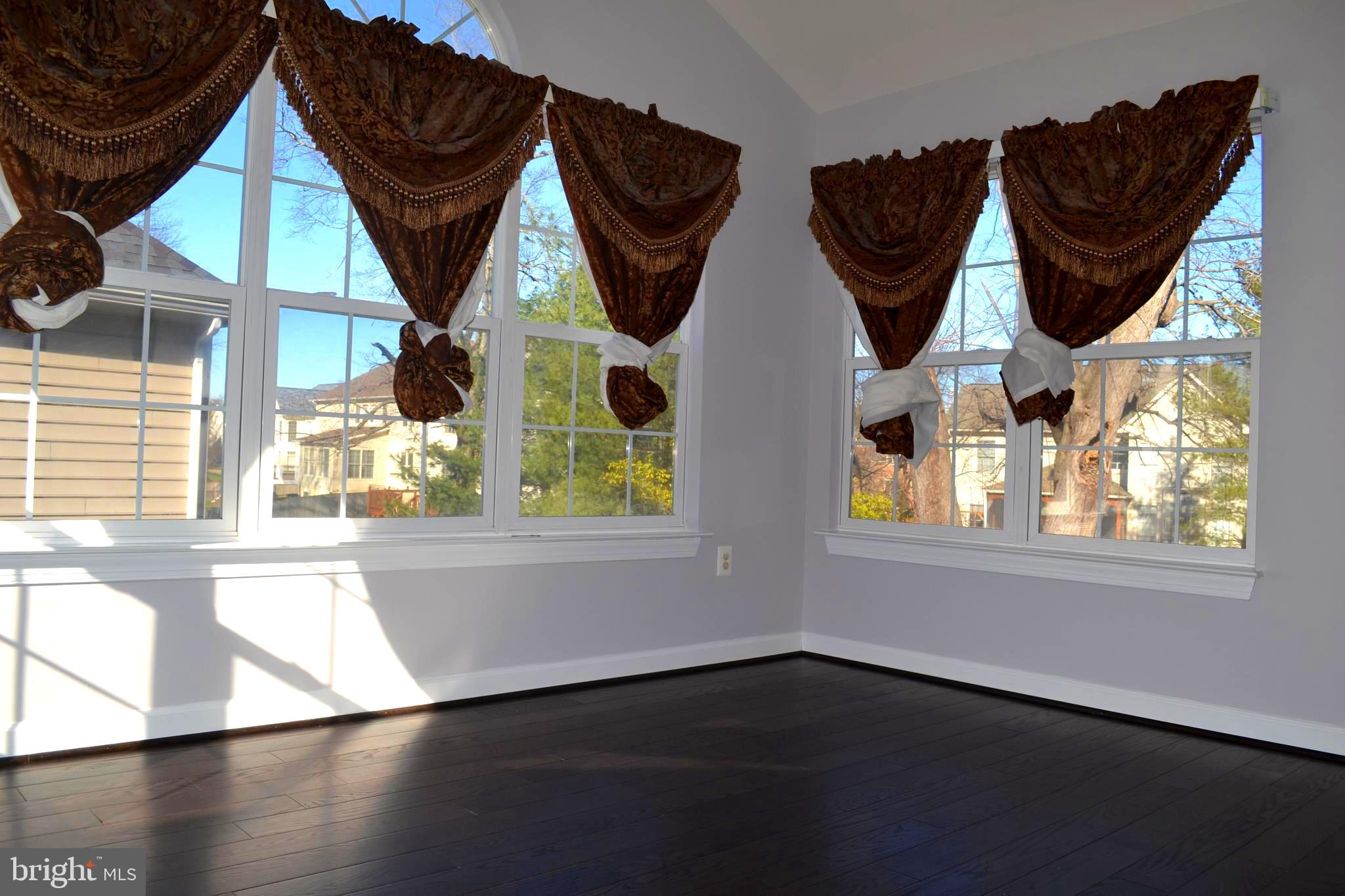 2048 Madrillon Road Vienna, VA 22182 - Photo 24 of 56 Sitting Room