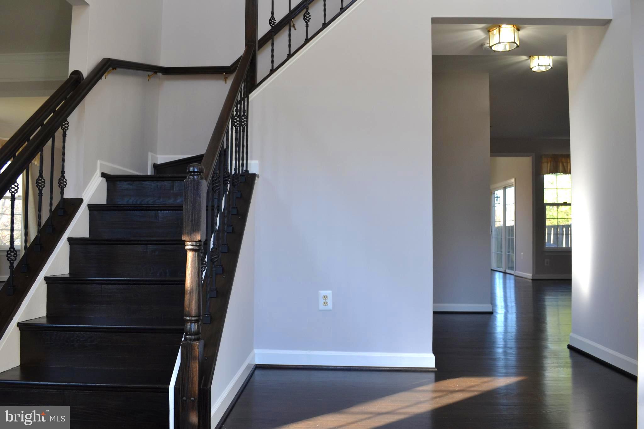 2048 Madrillon Road Vienna, VA 22182 - Photo 4 of 56 Foyer