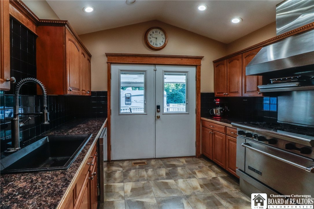 278 South Forest Road Amherst, NY 14221 - Photo 11 of 45 Lower Unit Kitchen