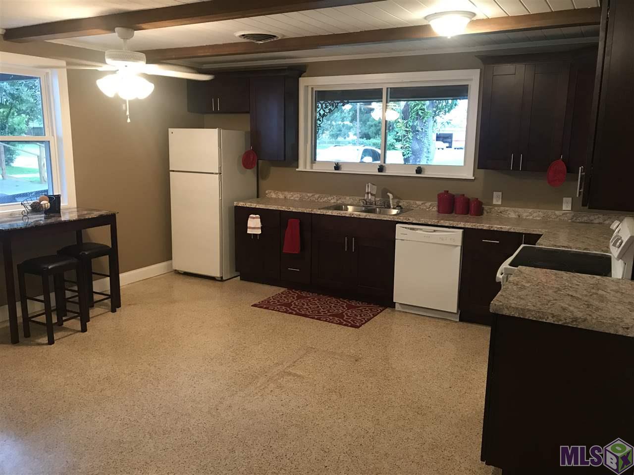 3824 Hollywood Street Baton Rouge, LA 70805 - Photo 5 of 22 Hallway to Kitchen View