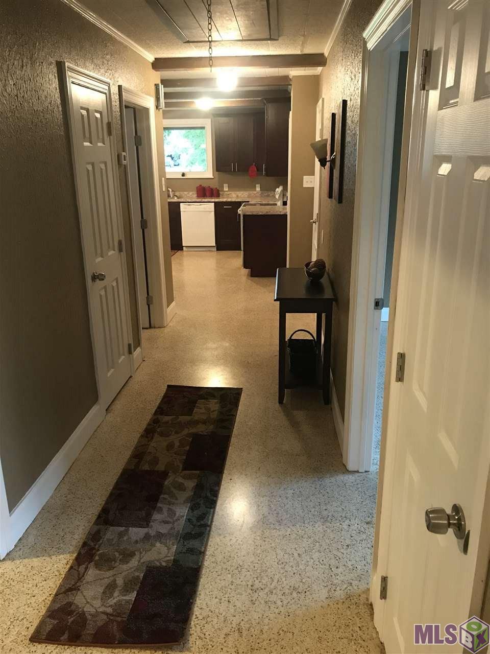 3824 Hollywood Street Baton Rouge, LA 70805 - Photo 6 of 22 Master to Main Hall