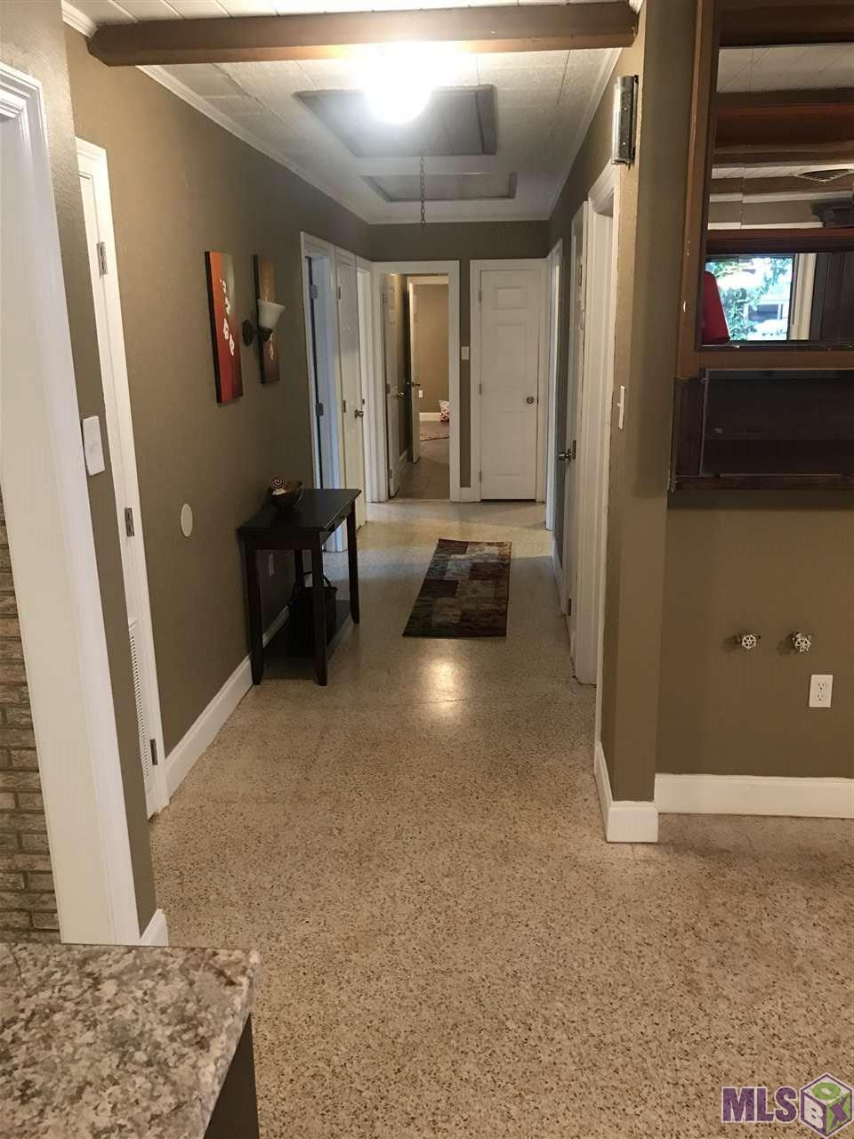 3824 Hollywood Street Baton Rouge, LA 70805 - Photo 7 of 22 Hallway