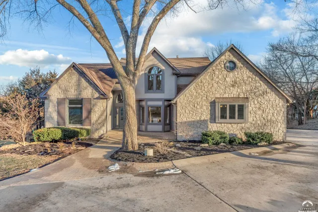 $1,295,000 | 927 North 1464th Road, Lawrence, KS 66049