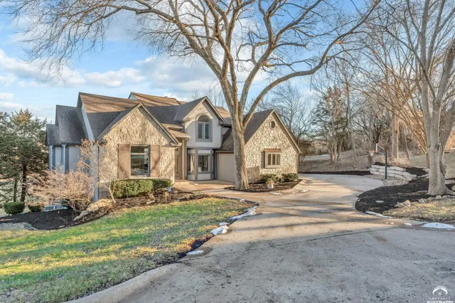 $1,295,000 | 927 North 1464th Road, Lawrence, KS 66049