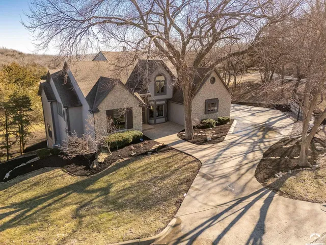 $1,295,000 | 927 North 1464th Road, Lawrence, KS 66049