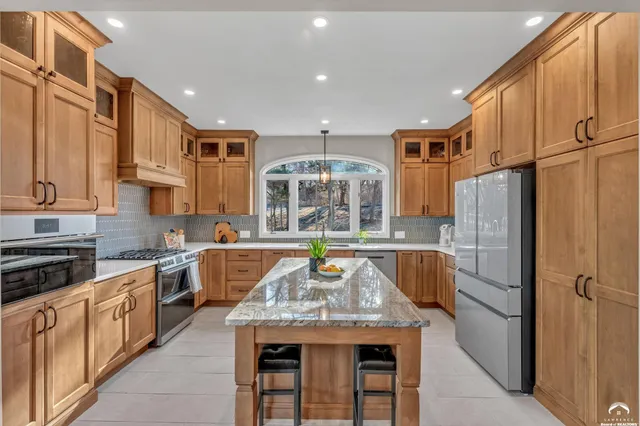 $1,295,000 | 927 North 1464th Road, Lawrence, KS 66049