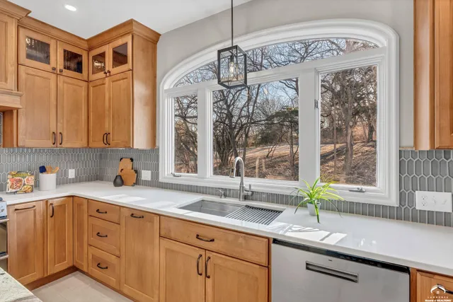 $1,295,000 | 927 North 1464th Road, Lawrence, KS 66049