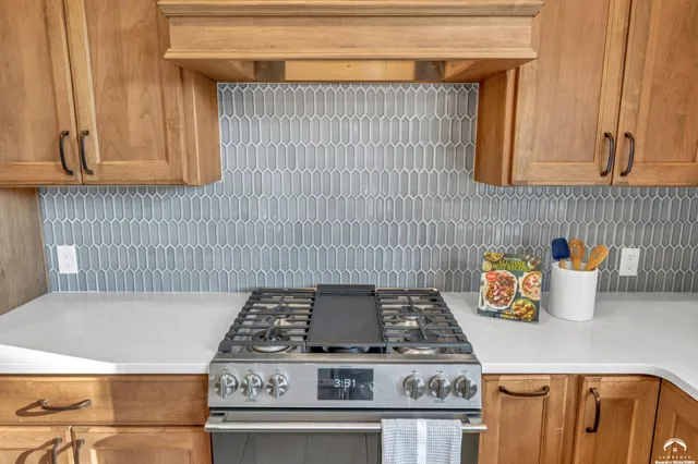 $1,295,000 | 927 North 1464th Road, Lawrence, KS 66049