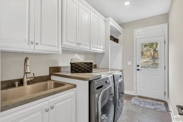 $1,295,000 | 927 North 1464th Road, Lawrence, KS 66049