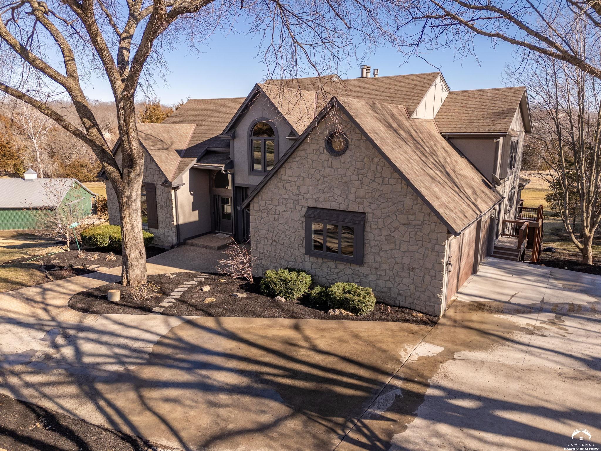 927 North 1464th Road Lawrence, KS 66049 - Photo 4 of 98