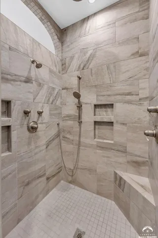 $1,295,000 | 927 North 1464th Road, Lawrence, KS 66049