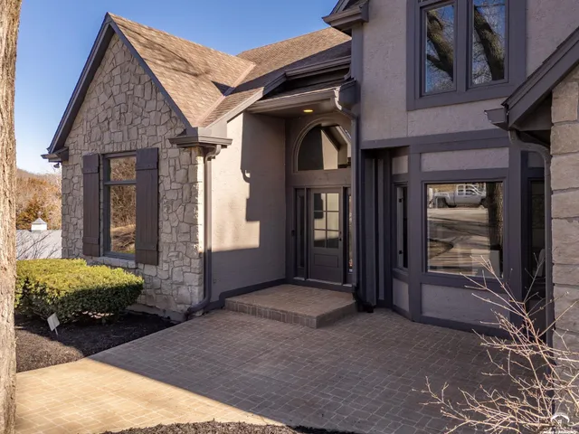 $1,295,000 | 927 North 1464th Road, Lawrence, KS 66049