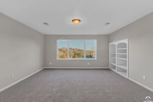 $1,295,000 | 927 North 1464th Road, Lawrence, KS 66049