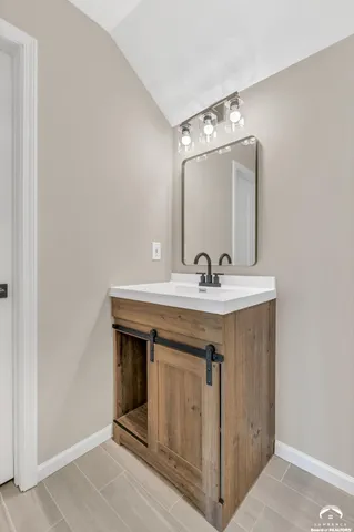 $1,295,000 | 927 North 1464th Road, Lawrence, KS 66049