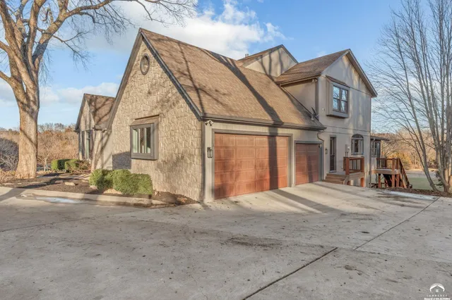 $1,295,000 | 927 North 1464th Road, Lawrence, KS 66049