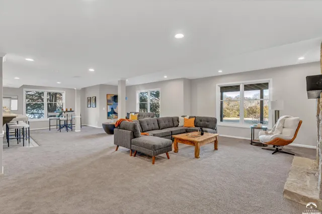 $1,295,000 | 927 North 1464th Road, Lawrence, KS 66049