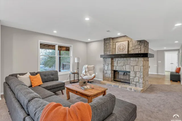 $1,295,000 | 927 North 1464th Road, Lawrence, KS 66049