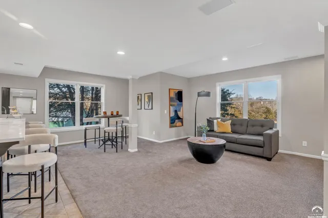 $1,295,000 | 927 North 1464th Road, Lawrence, KS 66049