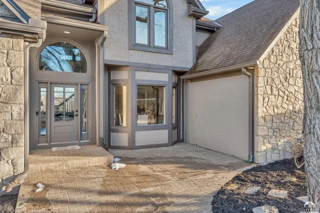 $1,295,000 | 927 North 1464th Road, Lawrence, KS 66049