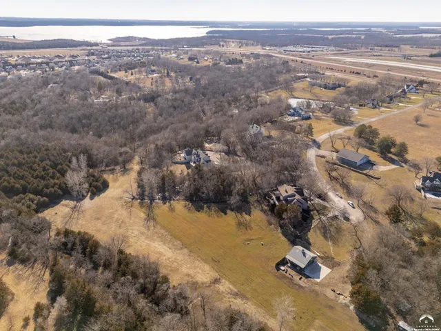 $1,295,000 | 927 North 1464th Road, Lawrence, KS 66049