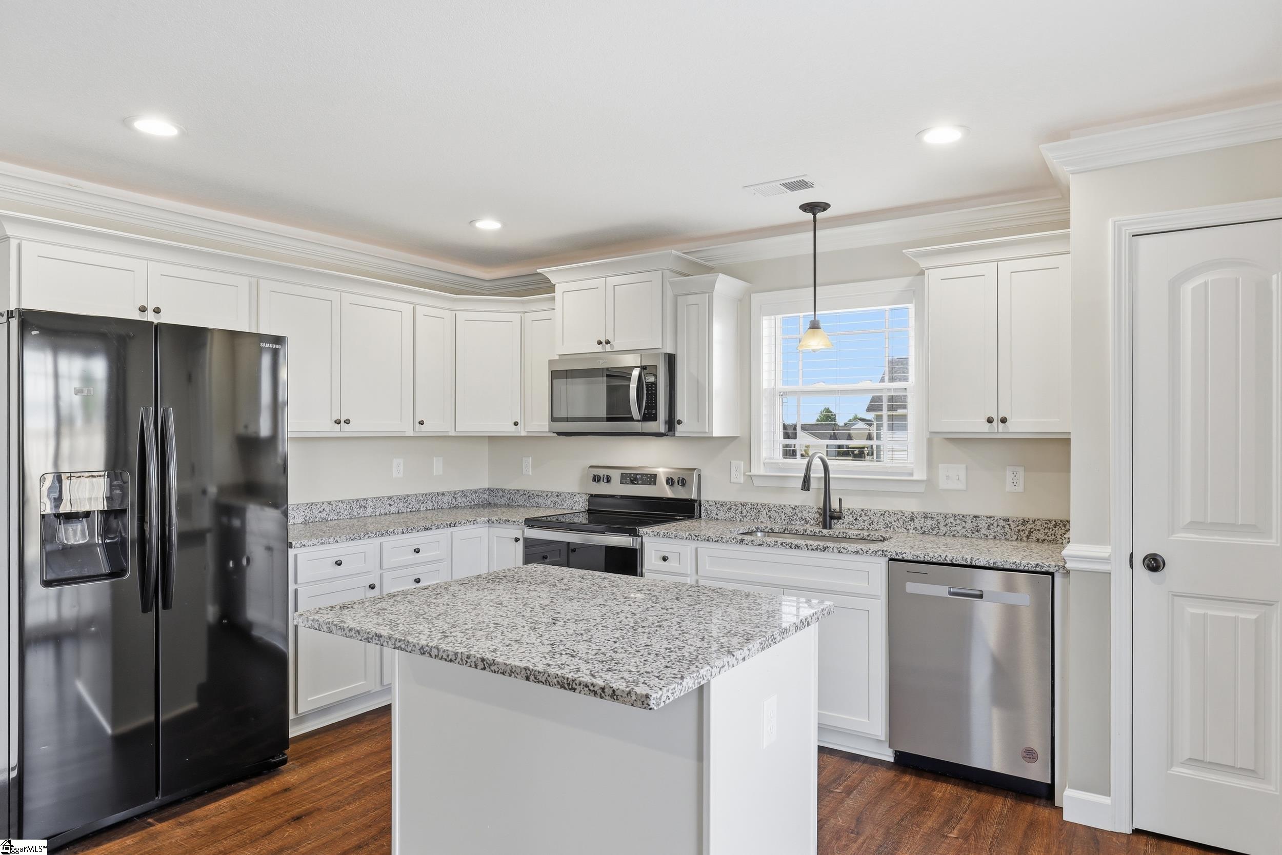 1719 Roxanne Sue Drive Lyman, SC 29365 - Photo 8 of 34