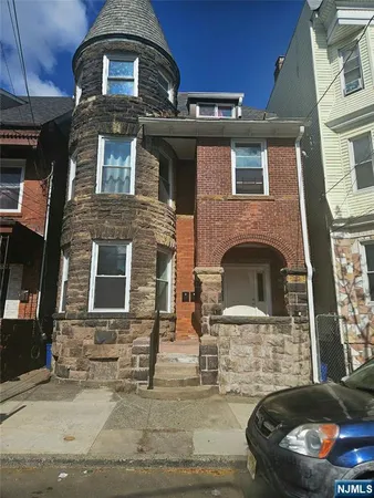 $2,000 | 167 North 9th Street, Newark, NJ 07107