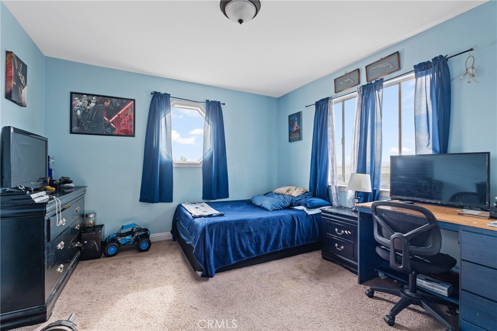 14610 Apple Valley Road Apple Valley, CA 92307 - Photo 34 of 49 a room with furniture and musical instruments