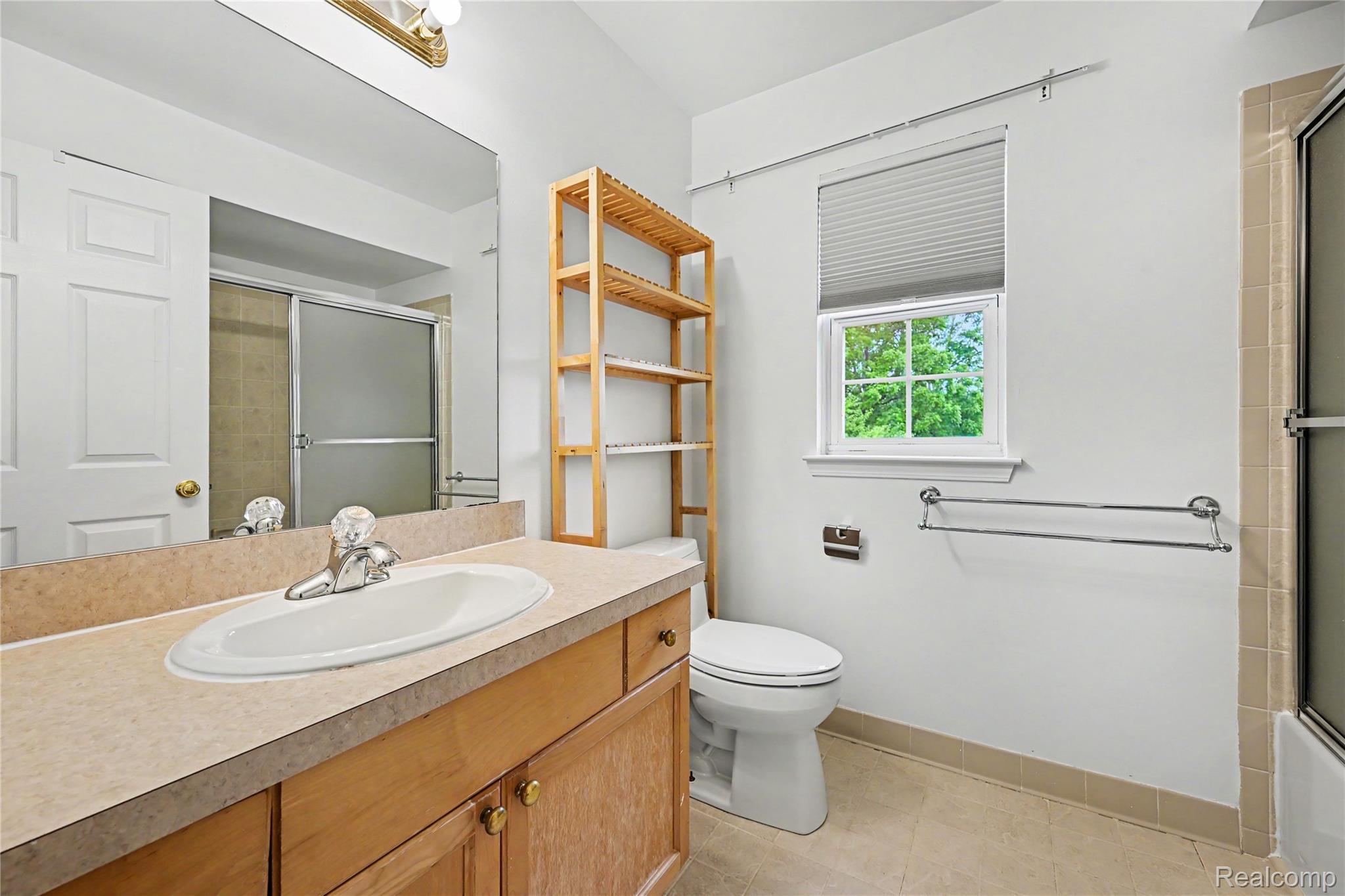 3633 Oakmonte Boulevard, Unit 189 Rochester, MI 48306 - Photo 35 of 36 Bathroom