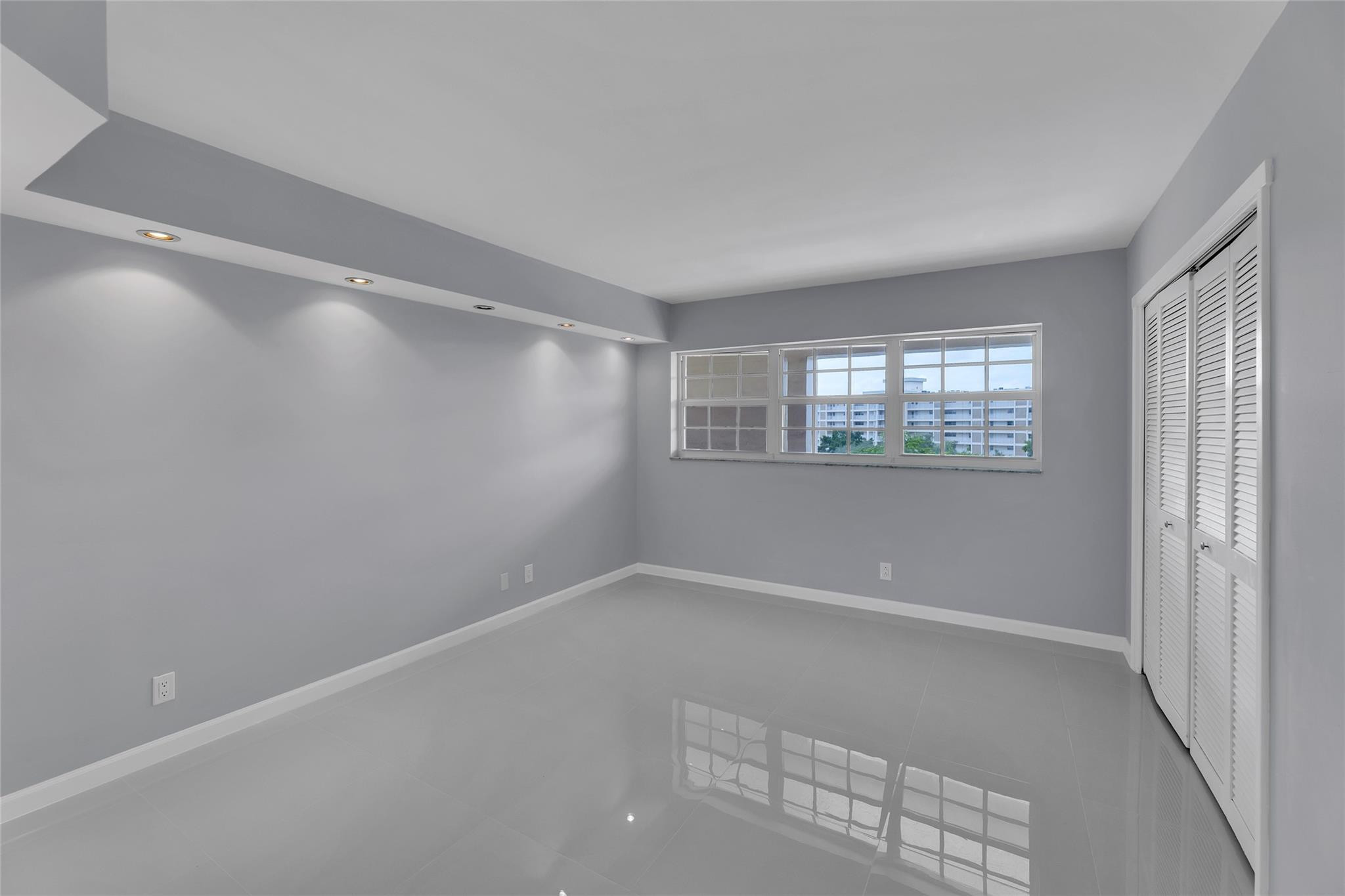 3090 North Course Drive, Unit 609 Pompano Beach, FL 33069 - Photo 27 of 44 a view of an empty room with a window