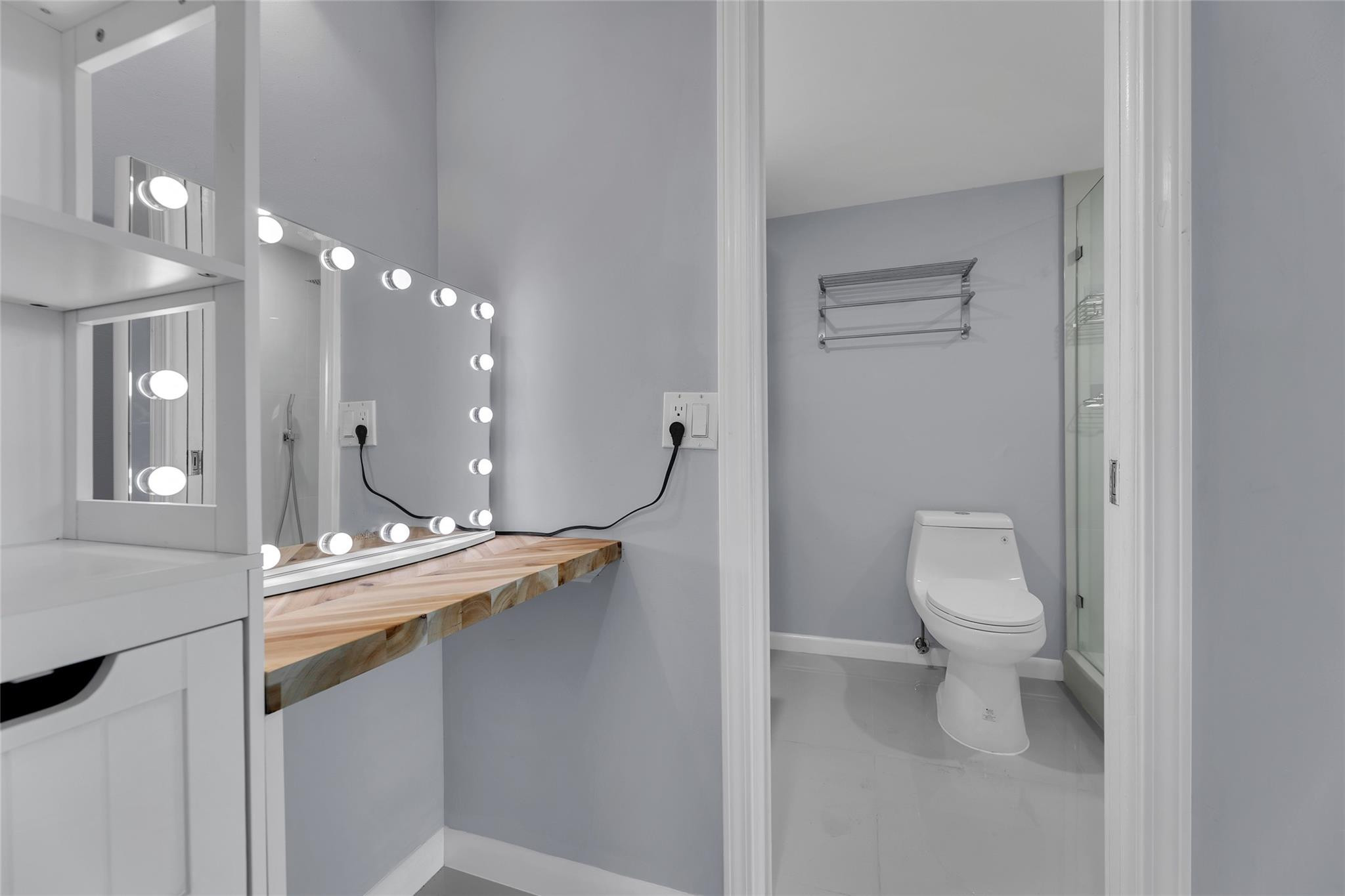 3090 North Course Drive, Unit 609 Pompano Beach, FL 33069 - Photo 31 of 44 a bathroom with a toilet a sink and mirror