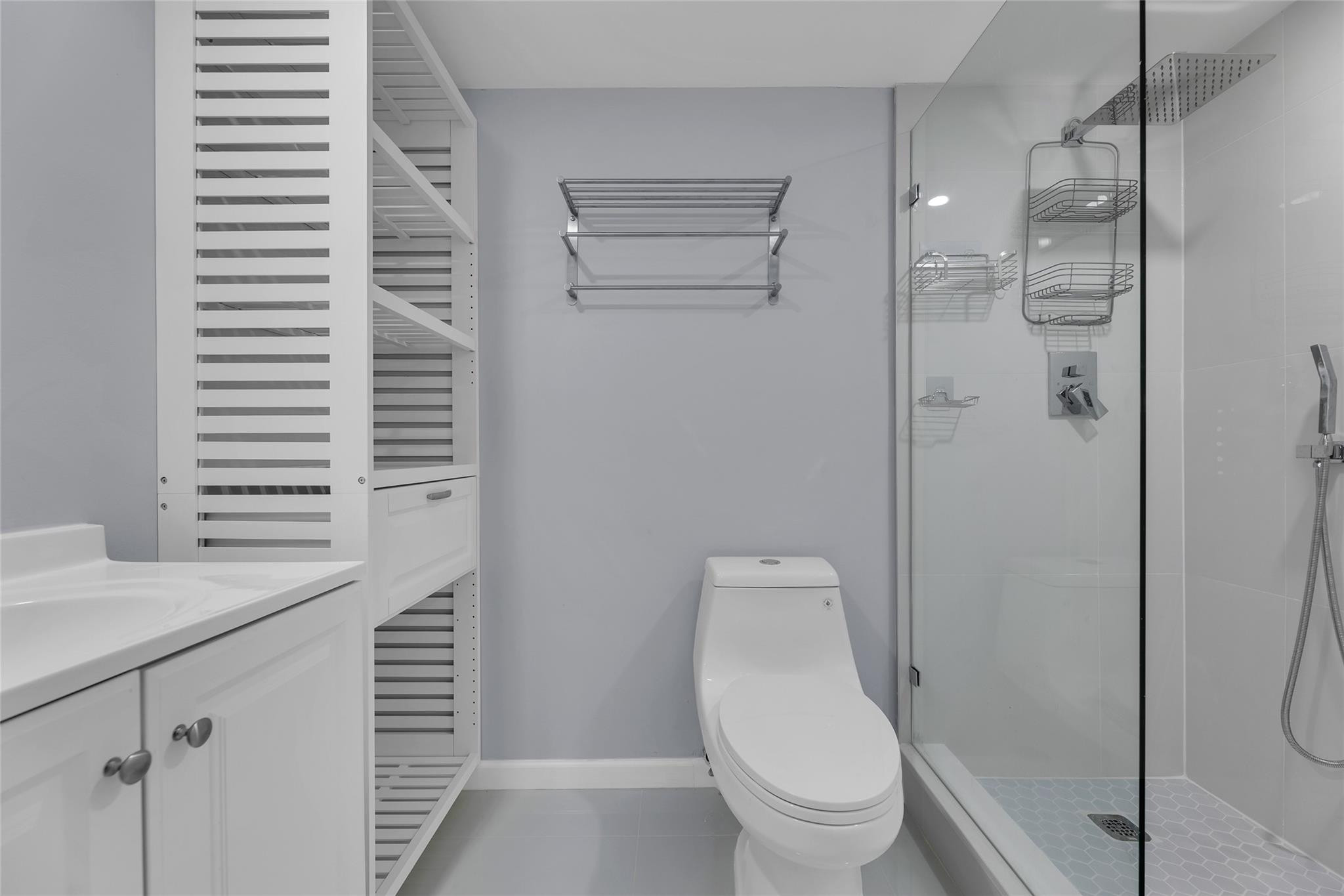 3090 North Course Drive, Unit 609 Pompano Beach, FL 33069 - Photo 33 of 44 a bathroom with a toilet and a sink