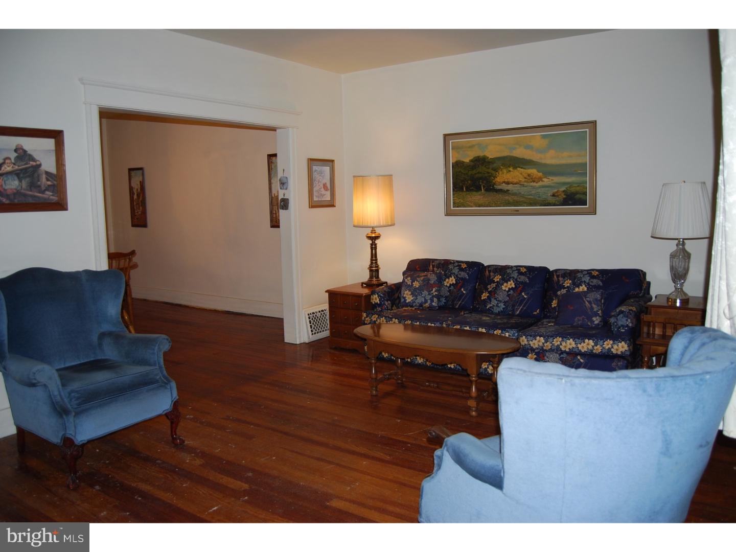 400 Sunset Road West Reading, PA 19611 - Photo 4 of 24 Living Room